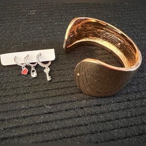 Vintage Punk Modernist Golden Metal Cuff Bracelet Boho hippie with charm nWOT
